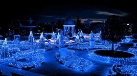 佐登妮絲城堡點亮夜空　絢麗燈光藝術為歐式花園注入夢幻色彩（業配勿用）