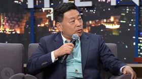 中國《央視》前調查記者王志安在《賀瓏夜夜秀》模仿身障者挨轟。（圖／翻攝自STR Network YouTube）