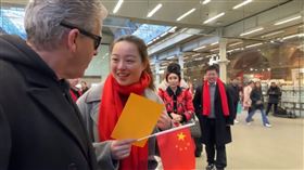 鋼琴家倫敦直播！路過小粉紅命令不許拍　身分被起底「疑中共高官家屬」。Brendan Kavanagh　YT