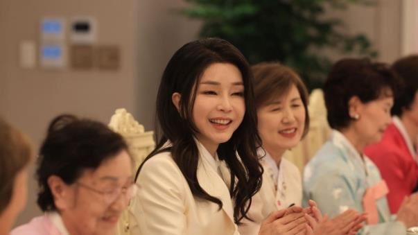 南韓第一夫人收名牌包　恐衝擊執政黨選情