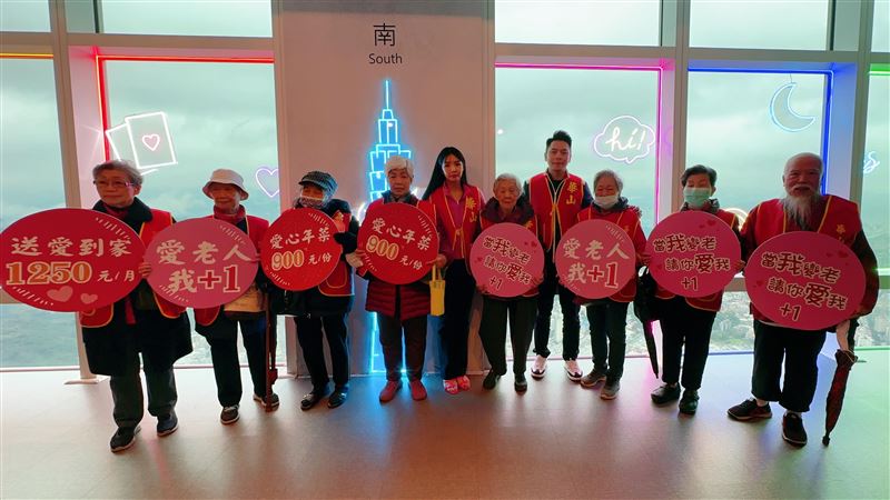企業家寒冬送暖！助101歲人瑞登101圓夢