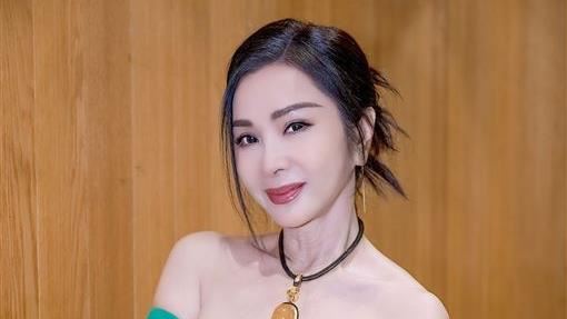 陳美鳳一件大衣穿30年　網驚：身材都沒變