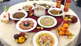 春節大魚大肉年後「瘦不了」？營養師籲年菜餐盤6口訣。（圖／北市聯醫提供）