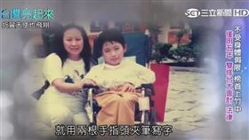 益中表示，背後更偉大的是陳媽媽，從陪俊翰上學到出國深造，陳媽媽（謝季珍女士）整整陪伴40年。