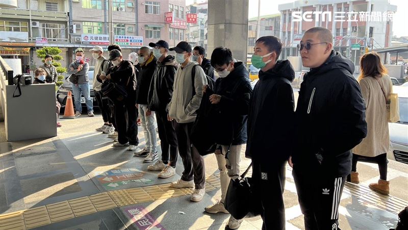 台南52新兵報到！他晚60天生：老被同學笑