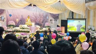 枉死國三生今告別式　師生送行贈畢業證書