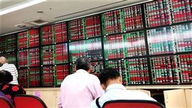 台股　股市　股票　開盤　紅盤　證券行（圖／記者戴玉翔攝影）