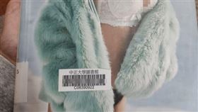 中正大學圖書館「收藏峮峮寫真書」千人朝聖讚翻：知道學生要什麼（圖／翻攝自爆廢公社二館）