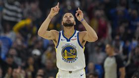 ▲勇士助理教練猝逝後首戰，柯瑞（Stephen Curry）並列全隊最高25分。（圖／美聯社／達志影像）