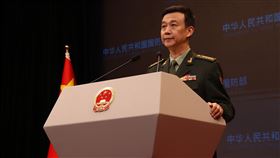 中國國防部26日召開記者會  發言人吳謙回應媒體中國國防部26日下午召開記者會，由發言人吳謙（圖）回答媒體提問，外界關注前國務委員兼中國國防部李尚福被免職的原因，以及新任防長人選。中央社記者呂佳蓉北京攝  112年10月26日