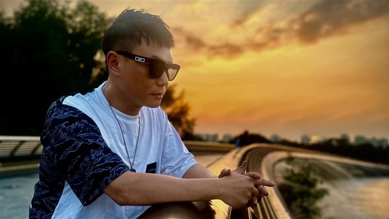 超哥沉默1天再發文：不揍你，我枉為男兒