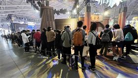 2024台北國際電玩展登場（2）2024台北國際電玩展25日在南港展覽館1館登場，共有來自26國家或地區、377家業者參展，吸引消費者大排長龍搶購各式商品。中央社記者鄭傑文攝  113年1月25日