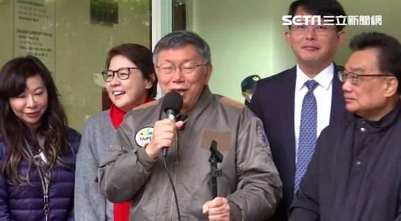 白立院龍頭怎投？柯：藍綠來跟8立委座談