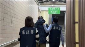 ▲複訊後，今（26日）其中2人聲押，另外6人交保候傳。（圖／ＣＴＷＡＮＴ）