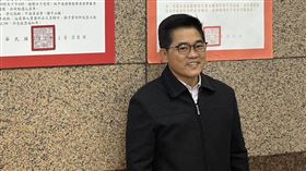 國民黨祕書長黃健庭、組發會主委許宇甄張貼第21屆第2任中常委選舉公告。（圖／國民黨提供）