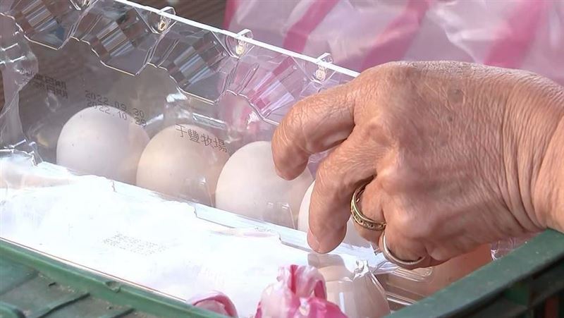 說好不漲變漲2元　蛋商：寒流前搶購調度
