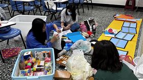 大專社團到教育優先區辦營隊（1）偏鄉地區中小學的課外活動資源不如都會區，教育部在寒假期間補助大專校院學生開辦免費營隊，期盼大專學生能在過程中培養社會所需多元能力。圖為文藻外語大學山地服務社籌辦的營隊活動。（教育部提供）中央社記者陳至中台北傳真  113年1月26日