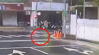 工地鋼條「從天而降」　差2秒險砸人車