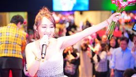歌壇新星沈雅雯在禧多唱片尾牙餐會暨新專輯發表會上熱情登場（業配勿用）