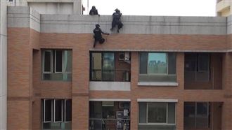 「歐爸」都是騙錢禽獸！詐團遭警攻堅