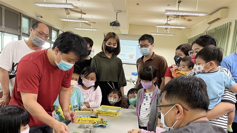 遛小孩免費好去處！快去社區教保資源中心