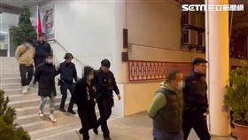 北市莊男在雙城街牛排館門口巧遇債主被圍毆。（圖／翻攝畫面）