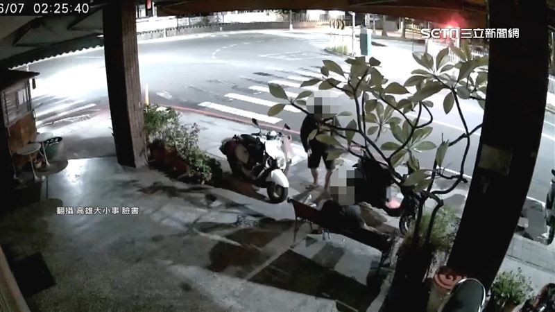 玉蘭花阿婆睡騎樓　遭兒怒罵踢踹畫面曝光