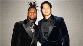 ▲去年兩聯盟MVP大谷翔平與亞古納共同參加BBWAA晚宴。（圖／翻攝自MLB官方 X）