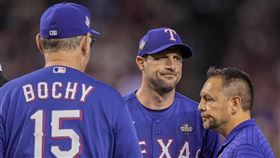 ▲去年世界大賽第3場，薛澤先發3局就因為背部緊繃抽筋而退場。（圖／美聯社／達志影像）