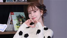 三上悠亞出席「優雅的一天 三上悠亞的異想世界」畫冊活動記者會。（圖／記者鄭孟晃攝影）