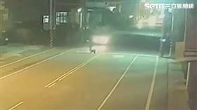 彰化男子在大村鄉酒後騎電動自行車逆撞小客車命危。（圖／翻攝畫面）