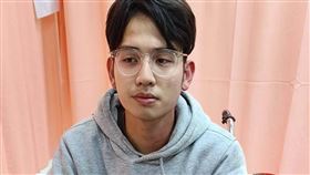 疑遭蓄意追撞毆打 嘉市議員林煒軒：選舉糾紛民進黨嘉義市議員林煒軒座車28日上午在市區地下道疑遭蓄意追撞，還被2名男子噴辣椒水、持甩棍毆打，造成林男與助理送醫；林煒軒（圖）認為是選舉糾紛引起。中央社記者黃國芳攝  113年1月28日