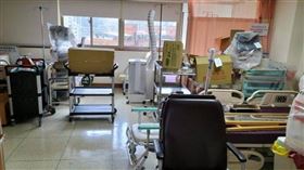 病人等床塞爆急診？醫PO照曝「病房當倉庫」閒置，圖翻攝自蘇一峰臉書