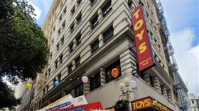 美國舊金山市中心的86年老店「Jeffrey's Toys」，宣告2月底關門，犯罪率(圖／翻攝自Jeffrey's Toys IG)