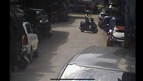 新北市一名陳姓男子（37歲）以「住家門鎖臨時壞了，身上沒錢要借錢找鎖匠開門」等方式隨機行騙，板橋、鶯歌有2名老婦人因誤信陳男遭詐騙9000元，警方獲報後循線逮捕陳男，並依詐欺罪嫌法辦。新北地院審理後，依犯詐欺罪判刑4個月，可易科罰金12萬。