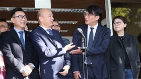 ▲韓國瑜、江啟臣拜會民眾黨立法院黨團後，與黃國昌、黃珊珊等準立委聯袂受訪。（圖／記者鄭孟晃攝影）