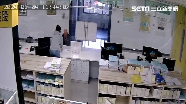 美籍男拖欠罰鍰不繳　找上雇主他秒掏錢了