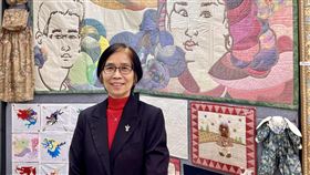 多倫多僑教中心民俗文化種子教師阮傳(峰)百納被與拼布藝術，最能彰顯民俗文化種子教師阮傳(峰)的技藝。在多倫多僑教中心現場展示的「母與子」作品，不僅吸睛，背後更有著濃濃親情。中央社記者胡玉立多倫多攝  113年1月29日