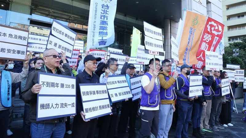 長榮航春節每天退票5千張　交長這樣回應