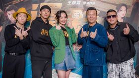 大飛（左起）、蔡凡熙、蔡思韵、李銘忠、草爺出席《還錢》高雄首映會。（圖／甲上娛樂提供）