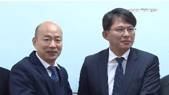 韓國瑜主動討抱！黃國昌喊「OK」舉手回應