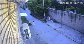 男童推4歲女糞缸溺斃獲撤案　父：太心寒（圖／番社微博）