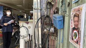 高雄女大生貼警告海報  盼集眾人之力助父戒檳榔家住高雄市六龜地區的劉姓女大生29日受訪表示，父親因長年嚼食檳榔造成口腔內側出現白斑，但治癒後又忍不住誘惑，她印製警告海報貼在自家機車行門口，盼集眾人之力，助父徹底戒掉檳榔。（民眾提供）中央社記者張已(??兼)傳真  113年1月29日