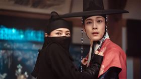 ▲《夜晚盛開的花》李荷妮，李鍾元。（圖／friDay影音提供）