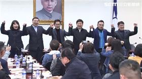 ▲國民黨團改選總召，歡送上屆總召曾銘宗