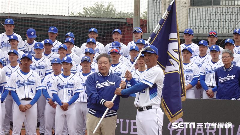 悍將新口號「夠悍」　領隊告誡：謹言慎行