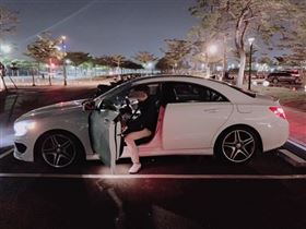 警包庇詐團「軍師」月分2百萬　奢華照曝（圖／翻攝臉書）