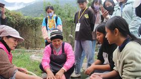 台東武陵國小與新北學生城鄉共學  體驗部落文化台東縣延平鄉武陵國小與新北市新店區中正國小、崇光中學的營隊學生自25日起展開為期6天的城鄉交流活動，學童共同體驗部落生活與文化。（武陵國小提供）中央社記者李先鳳傳真  113年1月30日