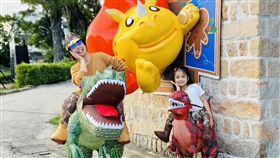 淡水古蹟博物館「恐龍充氣裝」免費體驗（1）新北市立淡水古蹟博物館即日起在淡水海關碼頭推出「我是馴龍王」活動，大人及小孩都能免費穿上騎乘恐龍的充氣裝拍照，每人每日限量體驗1次。（淡水古蹟博物館提供）中央社記者高華謙傳真  113年1月30日