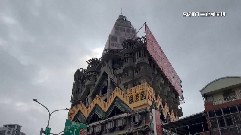 蓋逾33年仍未完工　龍潭「怪怪屋」又長高